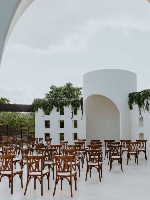 David & Kayla’s celebration wrapped in warm neutrals, soft textures, and that unmistakable Cabo glow. This is what modern love looks like when it leans into intention, intimacy, and a little bit of magic.

Planning: @cabobeachweddings 
Venue: @bajalunamexico 
Photographer: @danielaortizphoto 
Florals: @emporioartefloral 
DJ: @agencytreehouse 
Violinist: @lo_mares 
Sax: @davidmelosax 

#cabobride #bajaluna #weddingphotography #caboweddingplanner 

Now accepting wedding submissions. To be considered for feature, please submit your celebration or inquire via DM.
- Cabo Bride