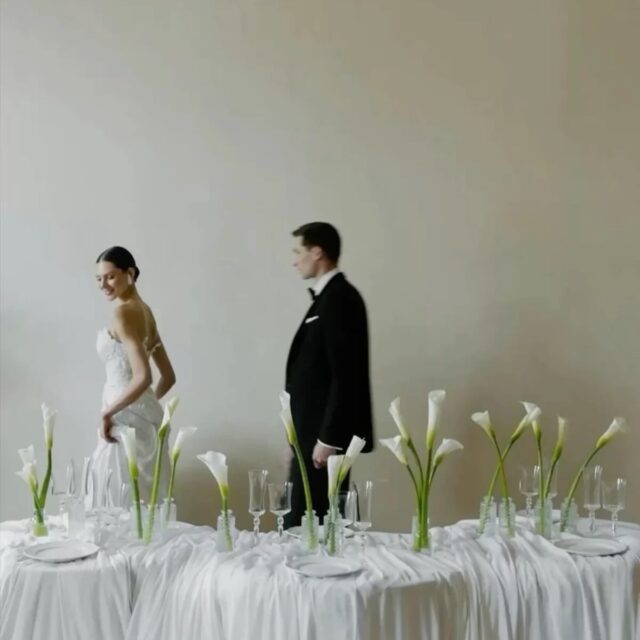 Minimalism is where design becomes art.
Every stem, every candle, every detail is intentional—nothing added simply to fill space. While maximalism demands attention, minimalism earns it. The beauty lies in restraint, proving that less isn’t empty; it’s curated, elevated, and unforgettable.

Comment down below. Would you prefer more minimalism or  maximalism? 

#CaboBride #MinimalistDesign #WeddingInspiration ModernTablescape